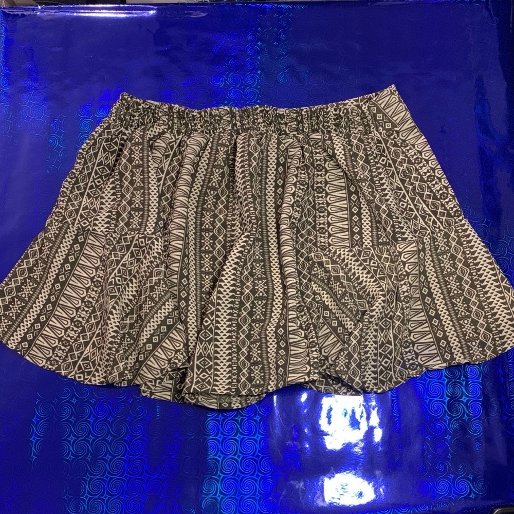 NWOT Elan Fit & Flare Ruffle Shorts Fiji Brown